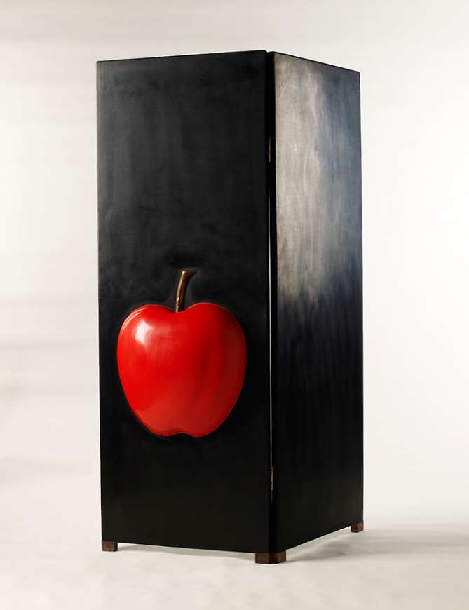 Picture of 2 PANEL BLACK LACQUER SCREEN W/ RED LACQUER APPLE