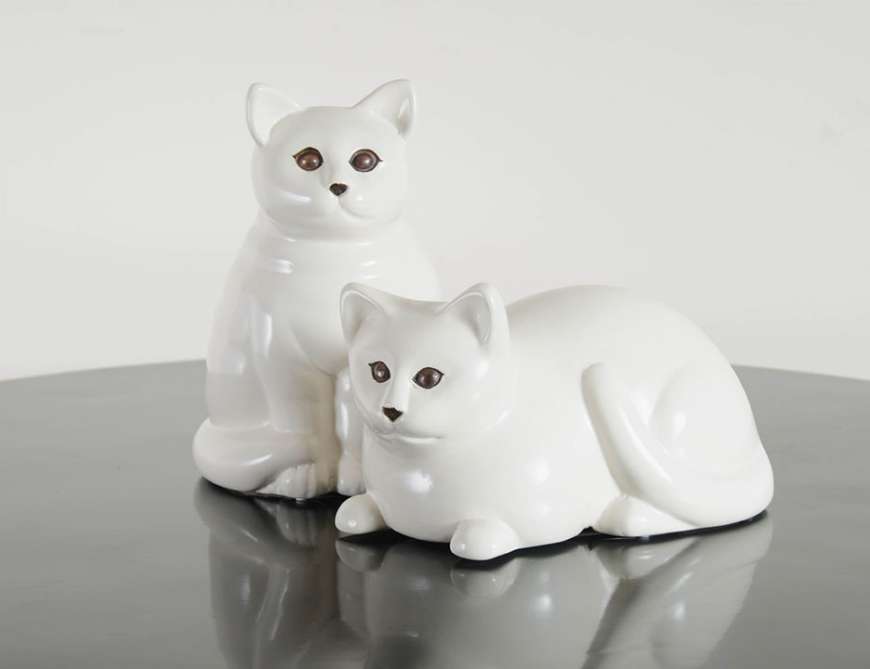 Picture of CAT SITTING UP AND DOWN - CREAM LACQUER